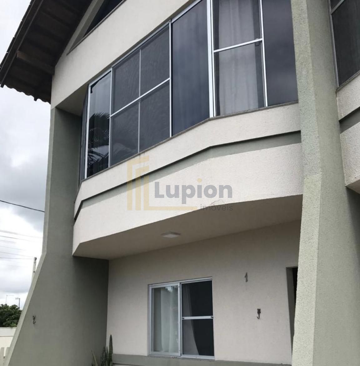 Sobrado à venda, 150m do mar, em condomínio fechado no Volta a...