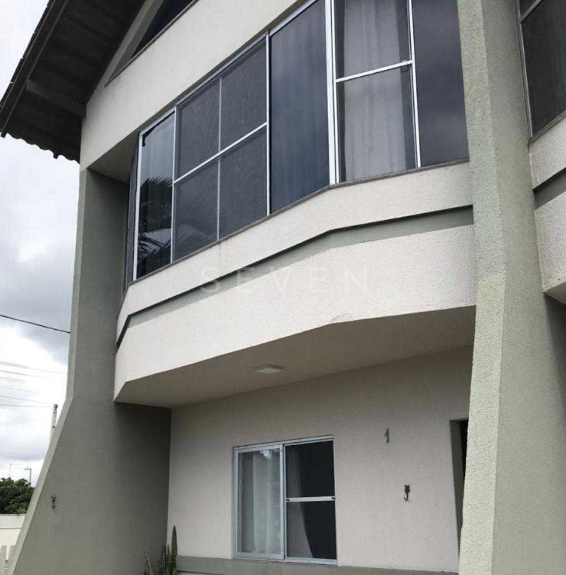 Sobrado à venda, 150m do mar, em condomínio fechado no Volta a...