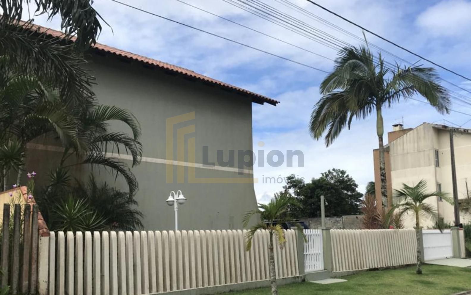 Sobrado à venda, 150m do mar, em condomínio fechado no Volta a...