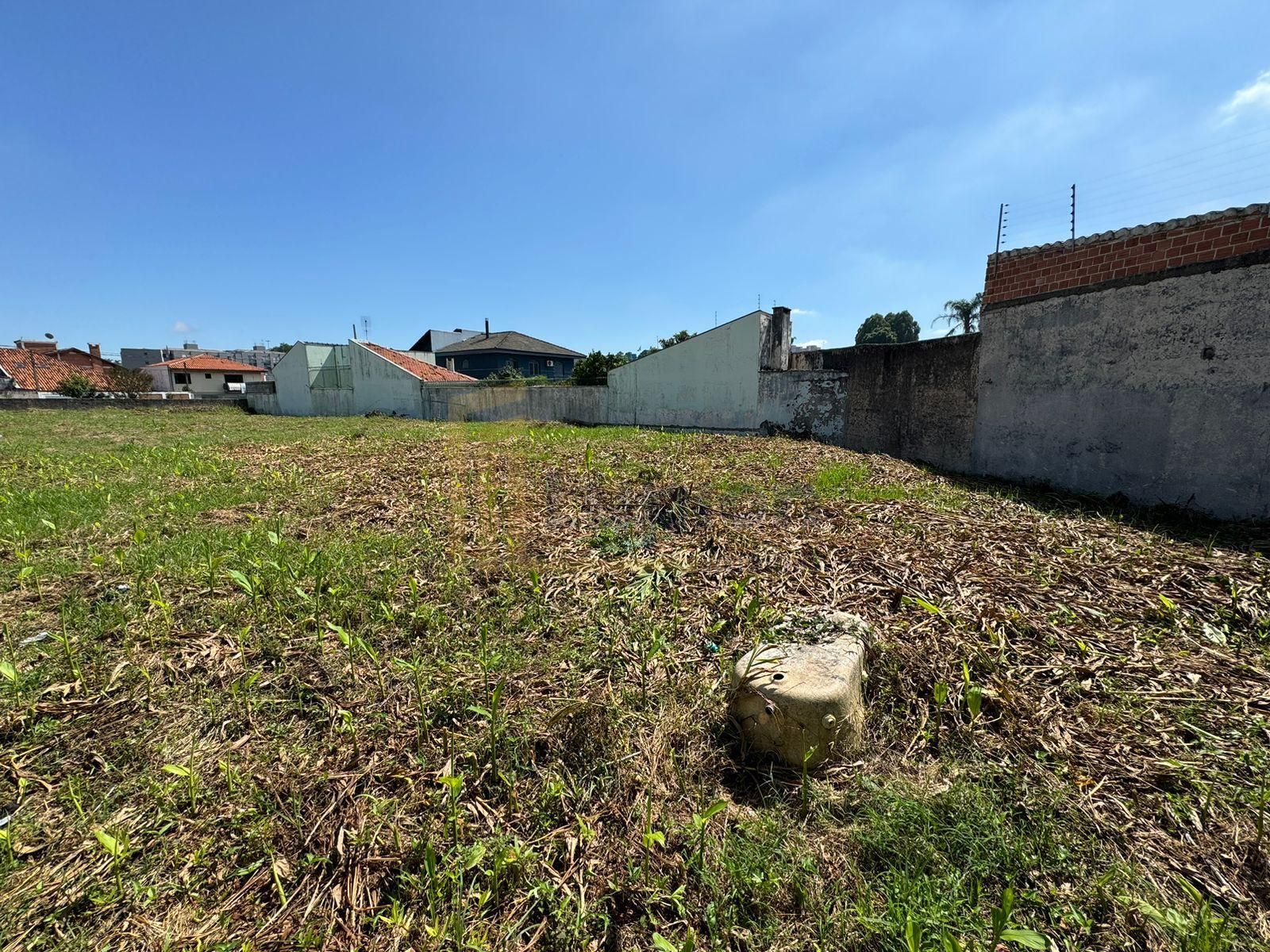 Terreno Z3 à venda no Guaíra, com 1.280 m2, ideal para sobrado...