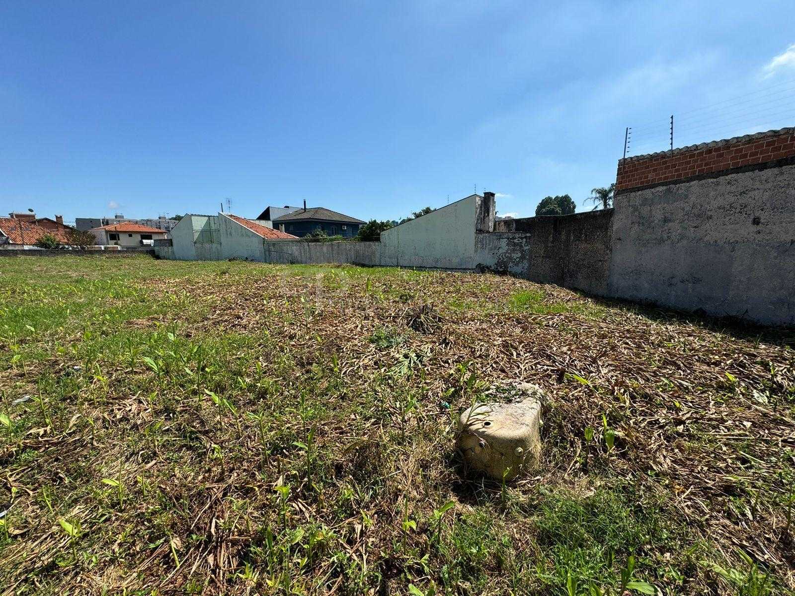 Terreno Z3 à venda no Guaíra, com 1.280 m2, ideal para sobrado...