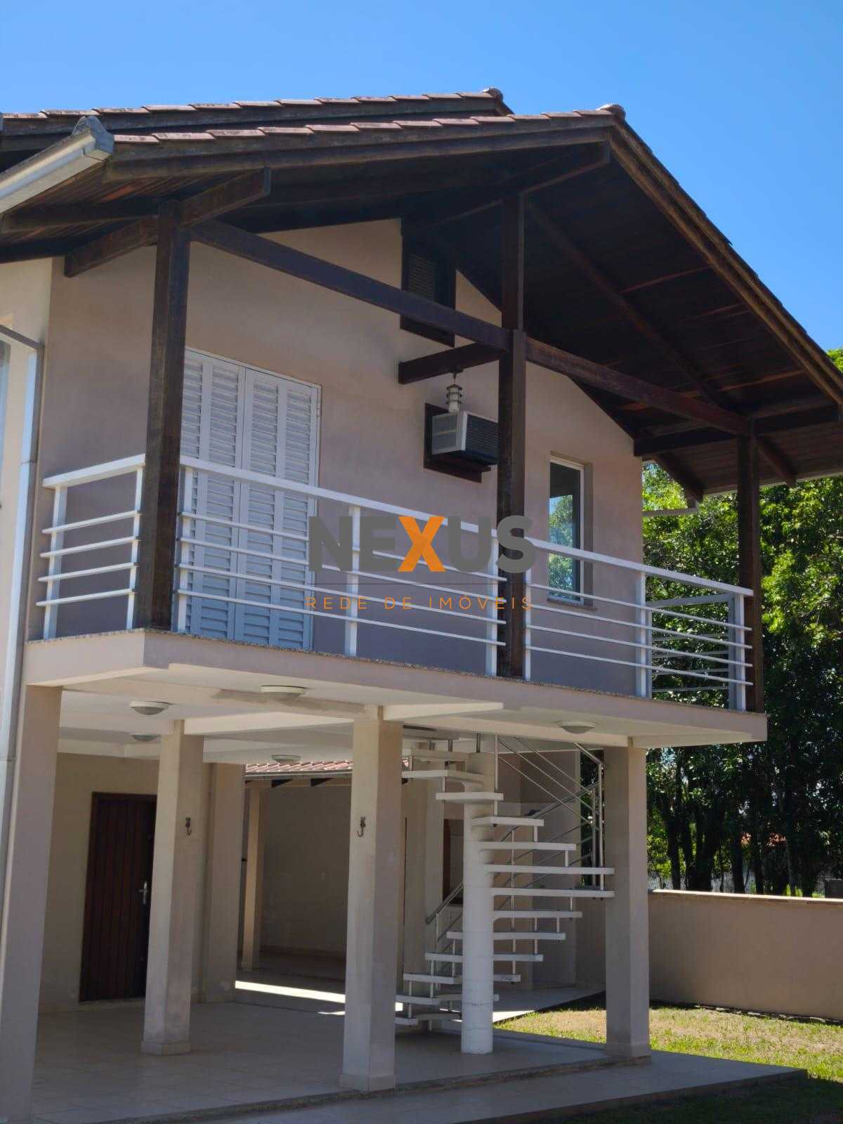 Casa à venda de 2 pavimentos com área gourmet, na Barra do Saí...