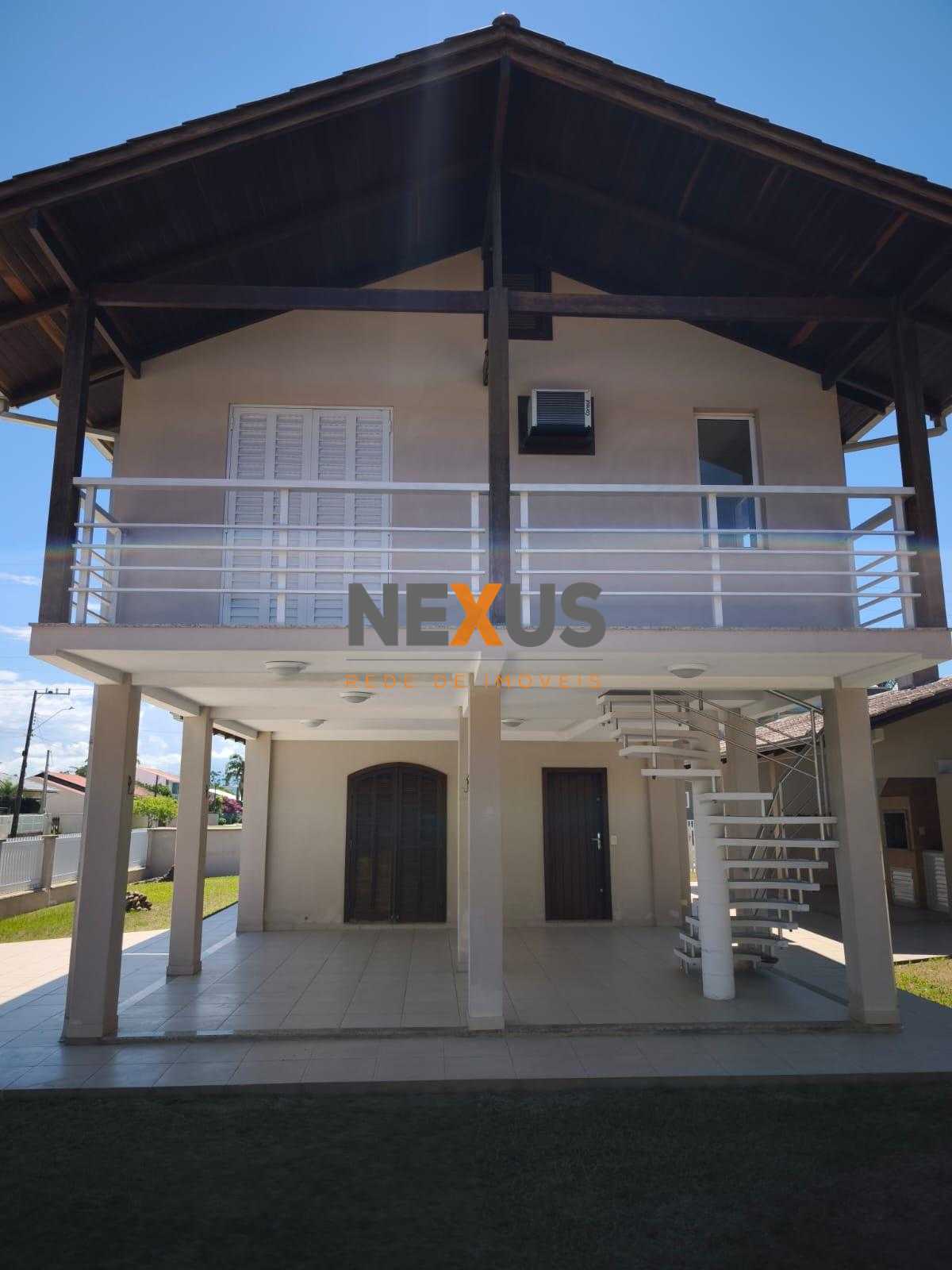 Casa à venda de 2 pavimentos com área gourmet, na Barra do Saí...