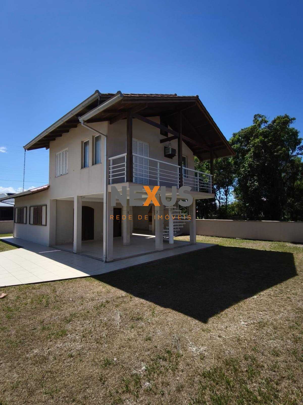 Casa à venda de 2 pavimentos com área gourmet, na Barra do Saí...