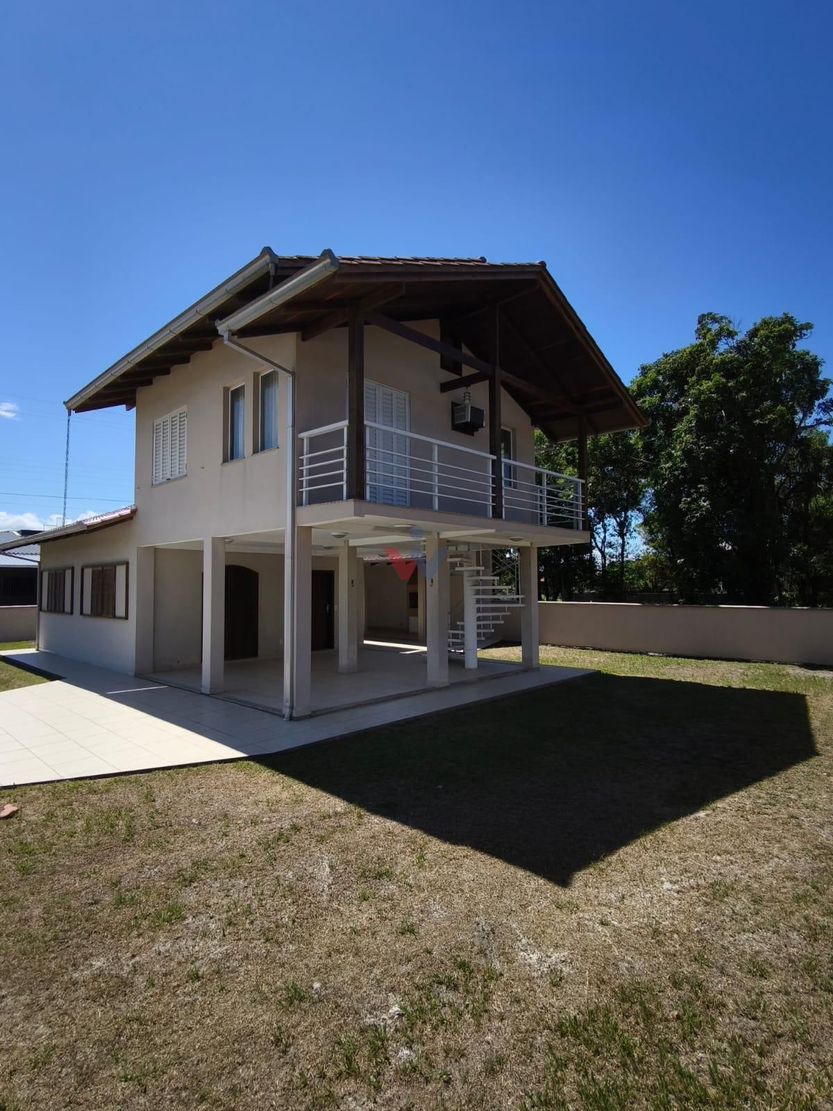 Casa à venda de 2 pavimentos com área gourmet, na Barra do Saí...