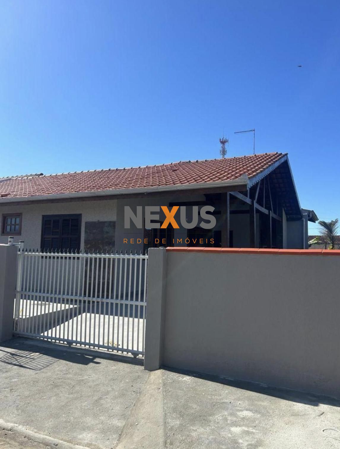 Casa térrea com 3 quartos e espaço gourmet a 365m da praia em ...