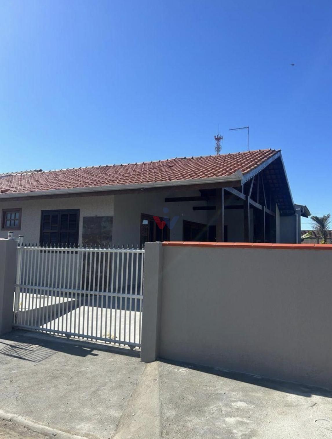 Casa térrea com 3 quartos e espaço gourmet a 365m da praia em ...