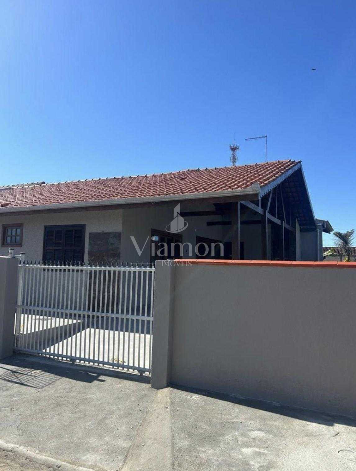 Casa térrea com 3 quartos e espaço gourmet a 365m da praia em ...