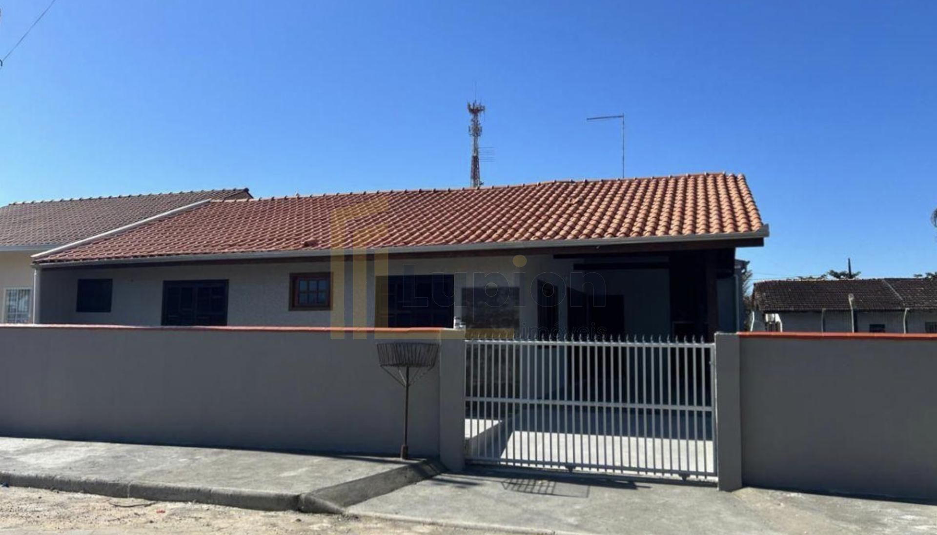 Casa térrea com 3 quartos e espaço gourmet a 365m da praia em ...