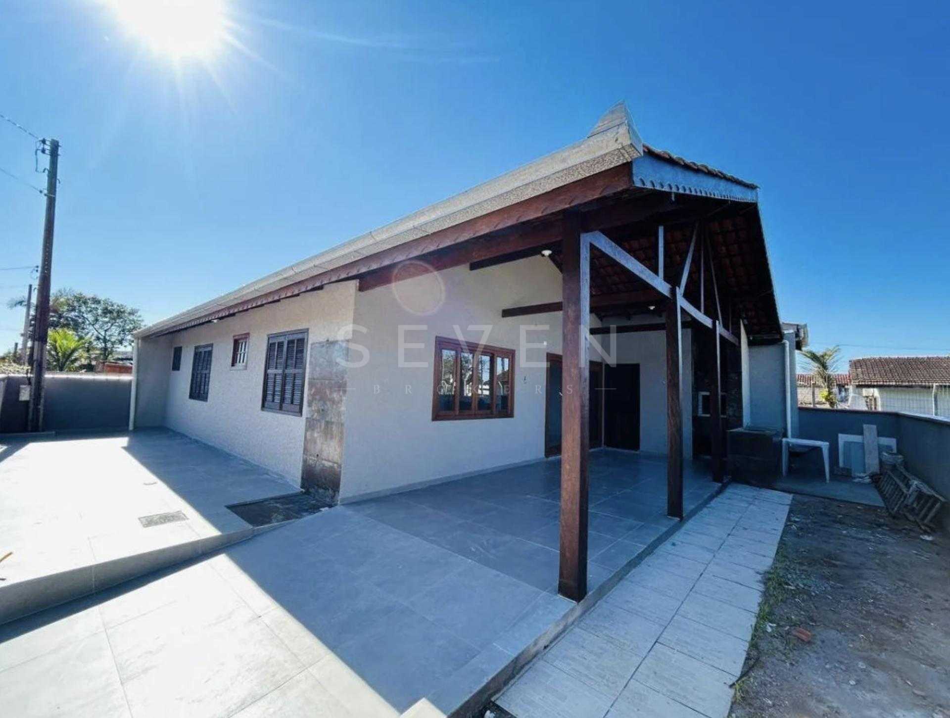 Casa térrea com 3 quartos e espaço gourmet a 365m da praia em ...