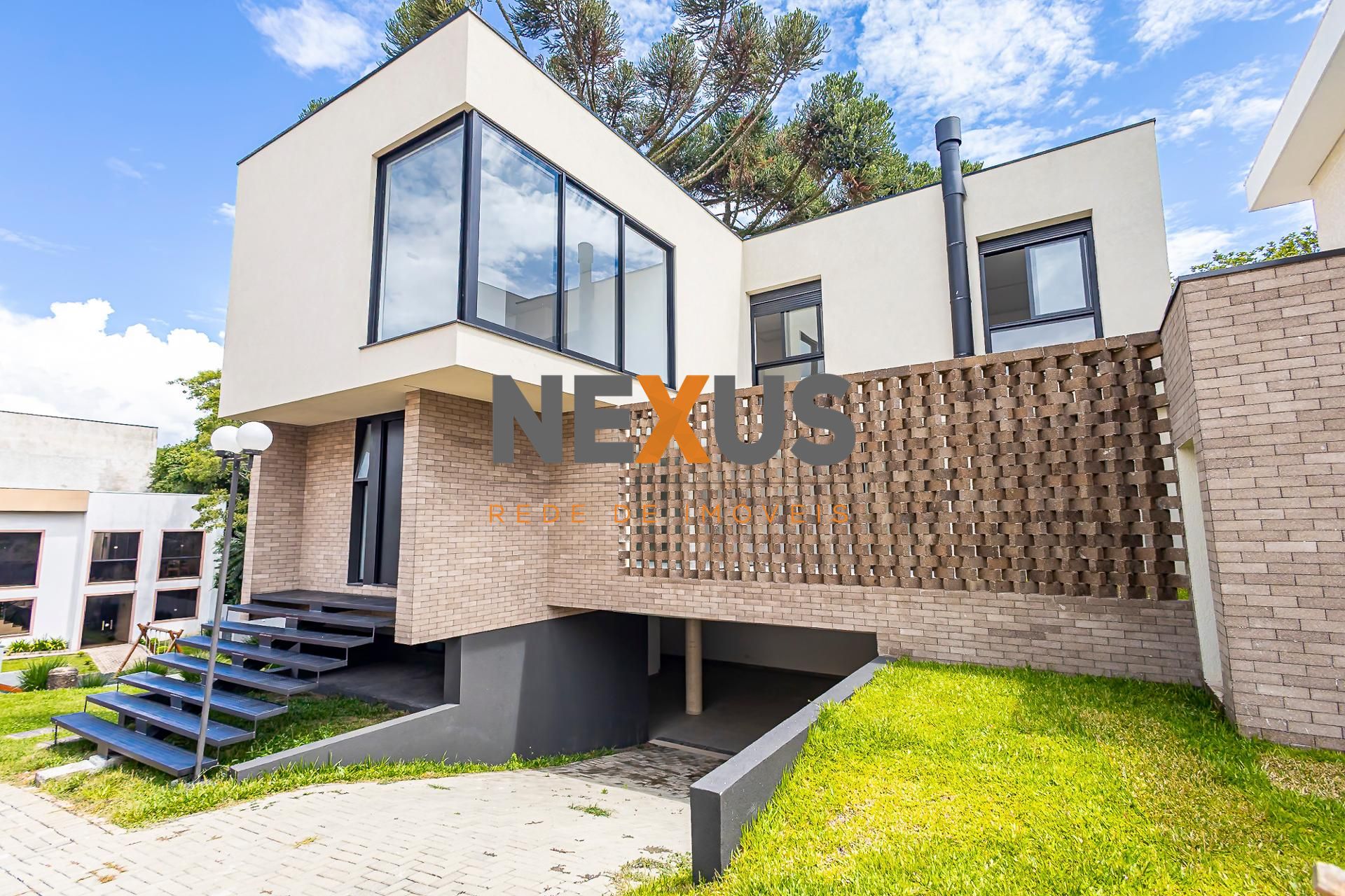 Casa à venda, de alto padrão, face norte, em condomínio fechad...