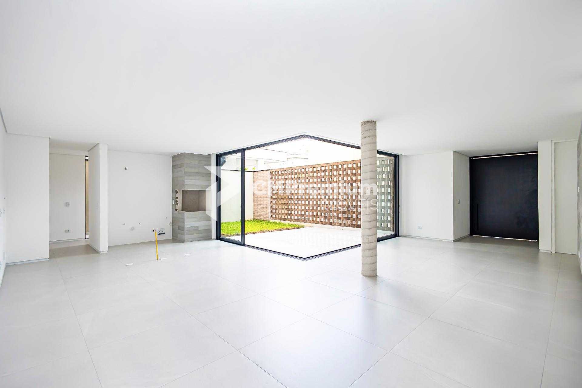 Casa à venda, de alto padrão, face norte, em condomínio fechad...