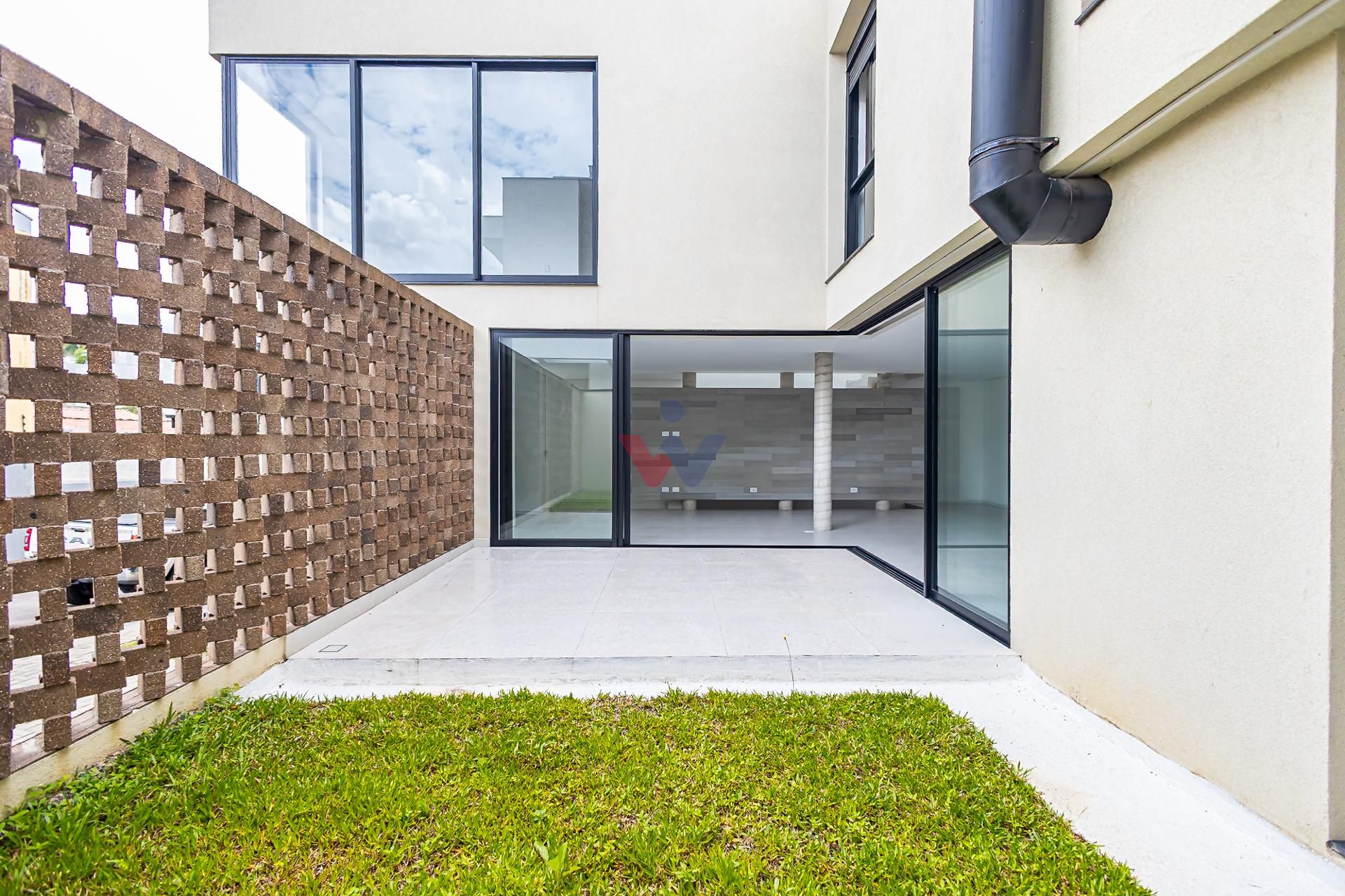 Casa à venda, de alto padrão, face norte, em condomínio fechad...