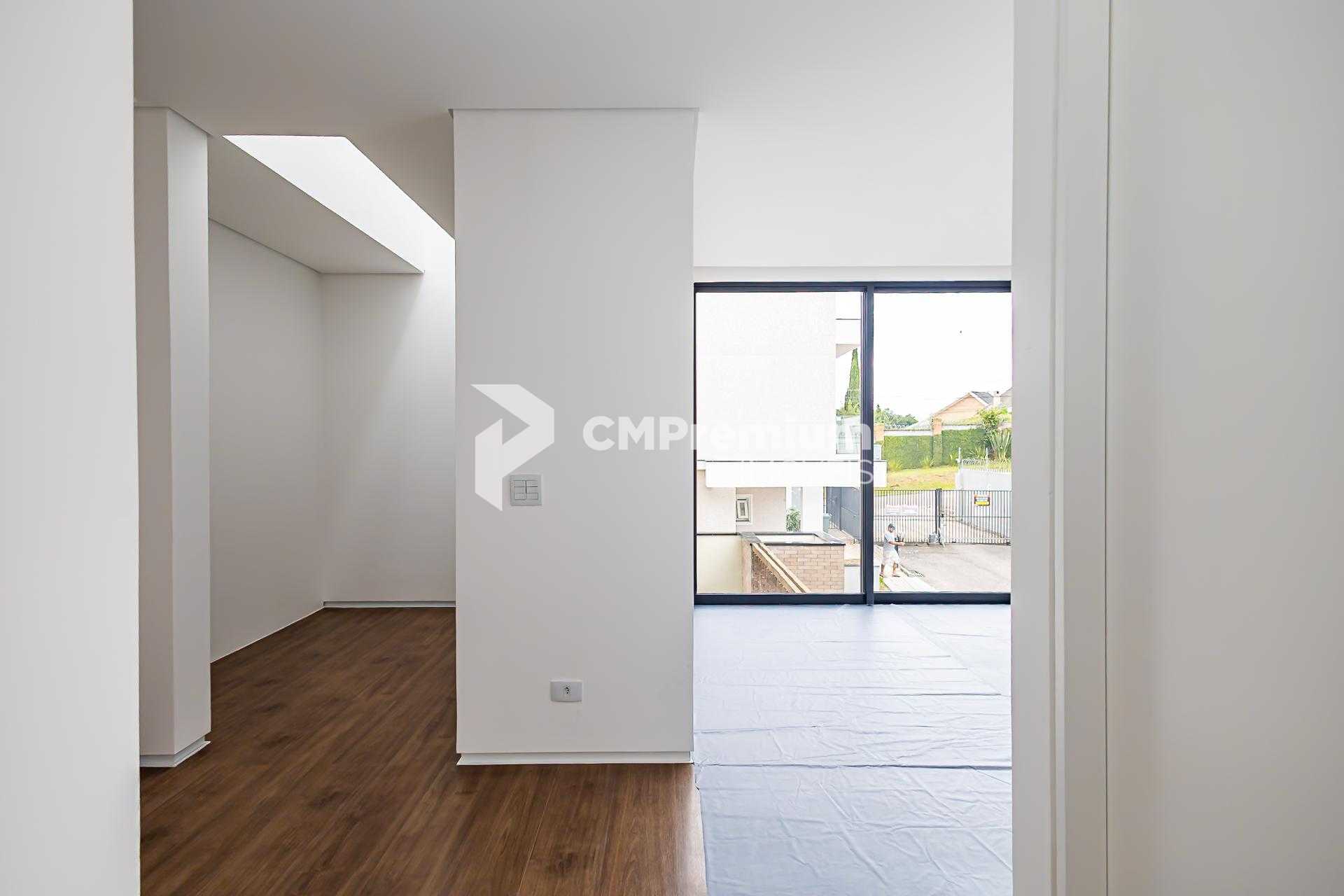 Casa à venda, de alto padrão, face norte, em condomínio fechad...