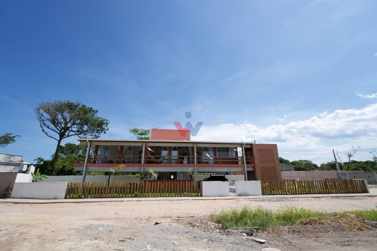 Casa a Venda, a 20 metros da praia | 3 dormitórios com 2 suíte...