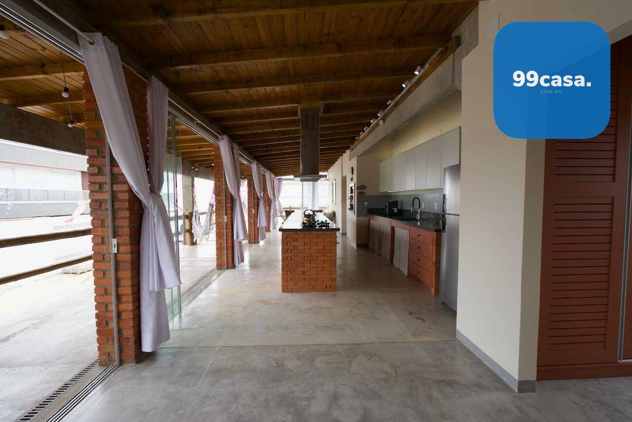 Casa a Venda, a 20 metros da praia | 3 dormitórios com 2 suíte...