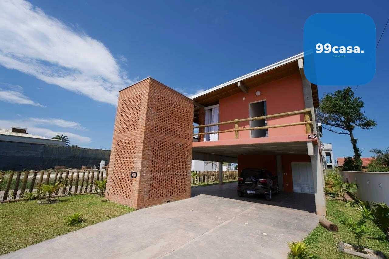 Casa a Venda, a 20 metros da praia | 3 dormitórios com 2 suíte...