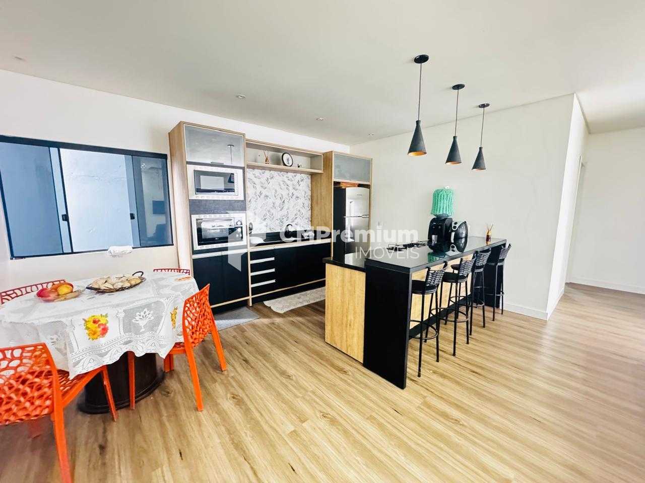 Casa com piscina aquecida à venda no Itacolomi - Piçarras SC, ...