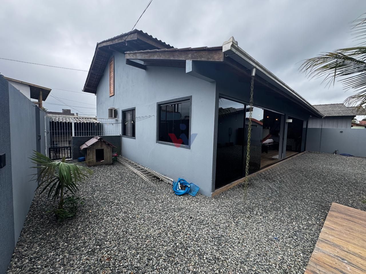 Casa com piscina aquecida à venda no Itacolomi - Piçarras SC, ...