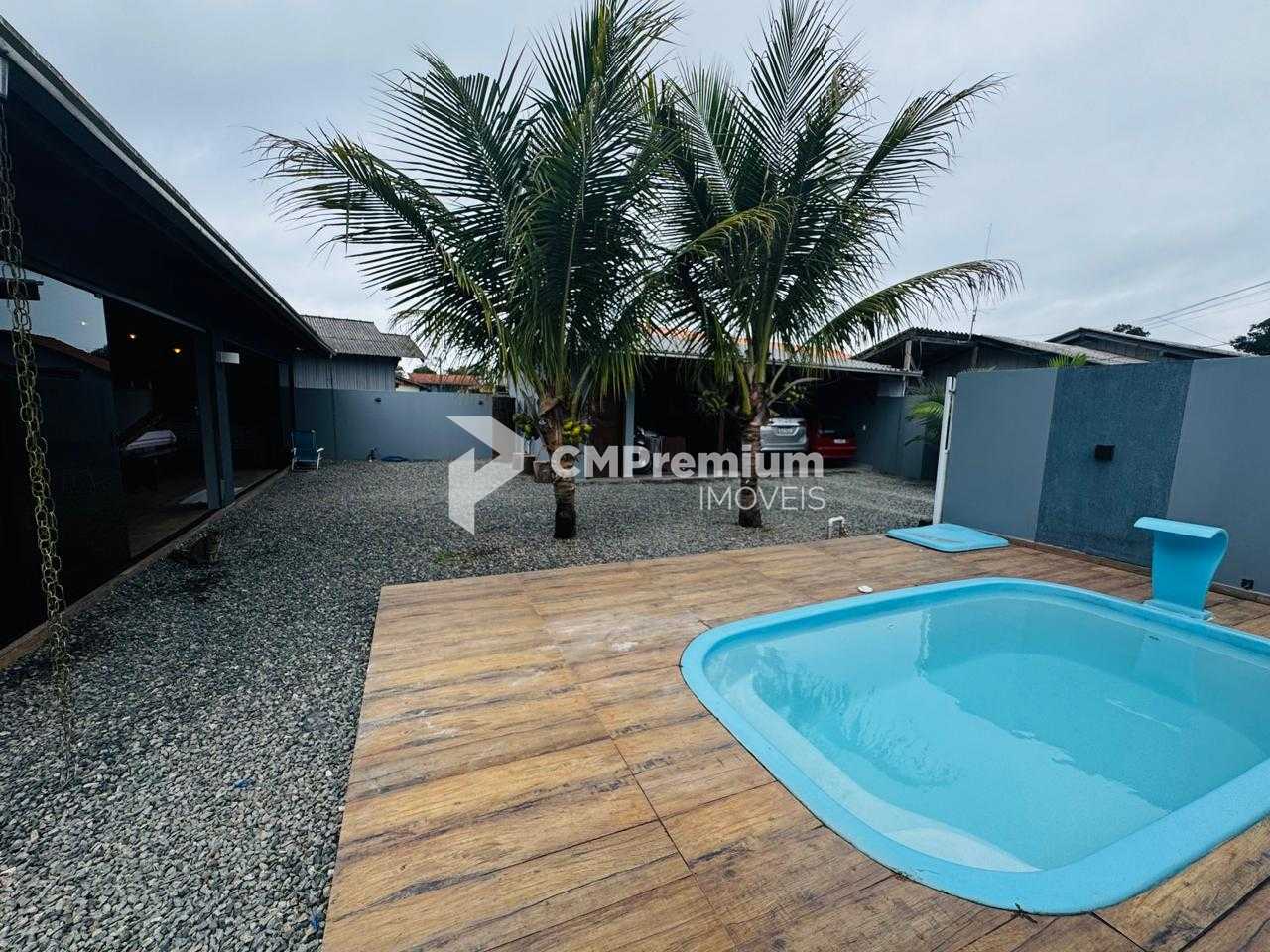 Casa com piscina aquecida à venda no Itacolomi - Piçarras SC, ...