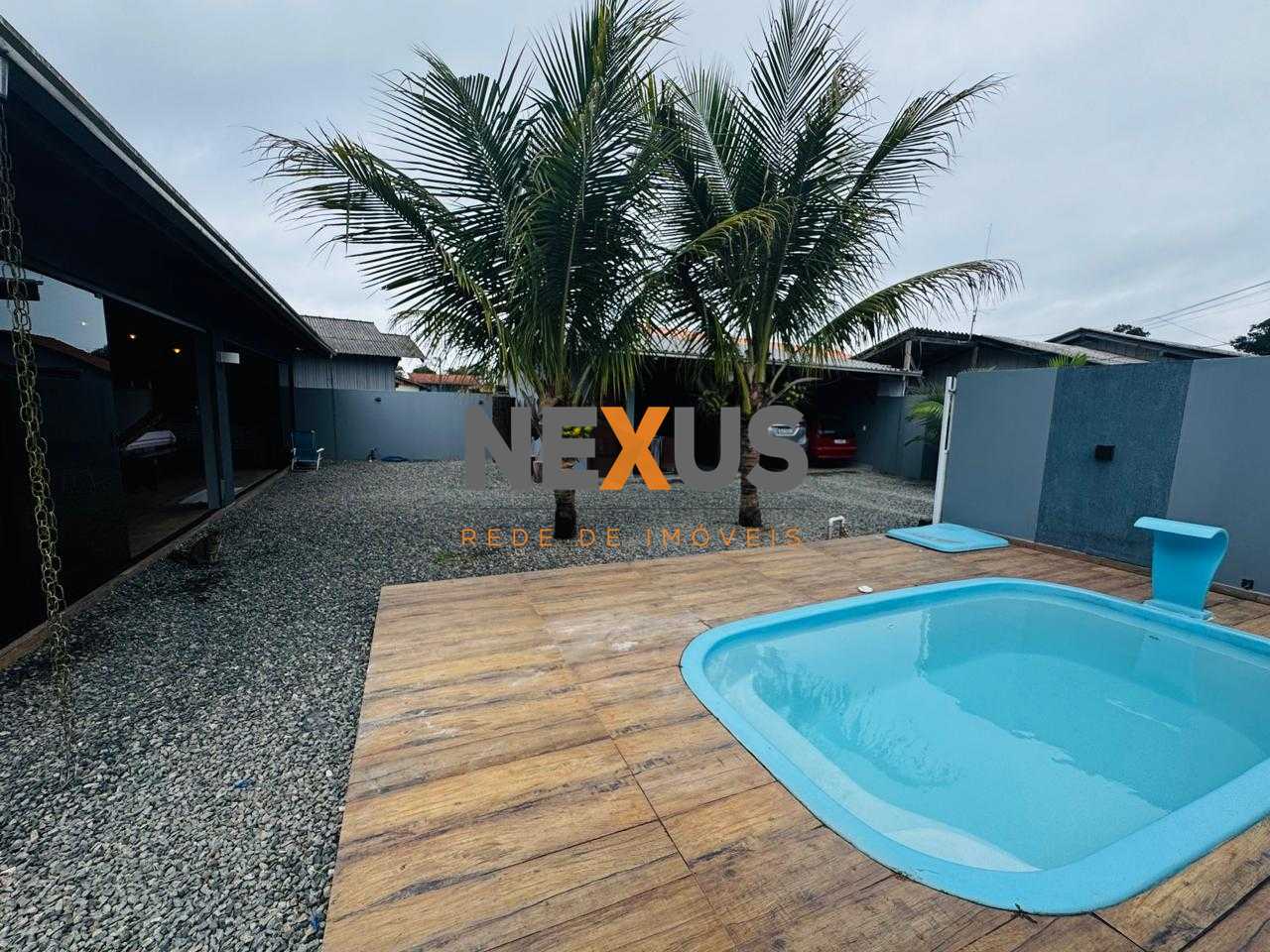 Casa com piscina aquecida à venda no Itacolomi - Piçarras SC, ...