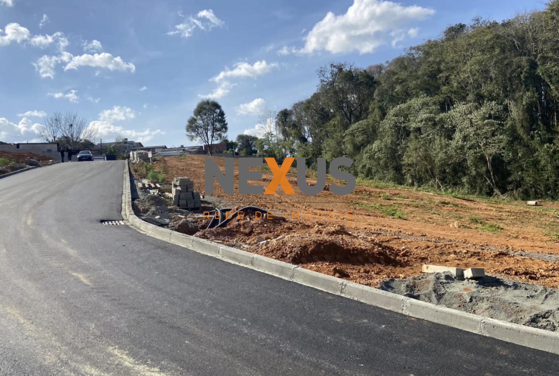 Terreno em condomínio fechado próximo ao Parque Barigui - 1.06...