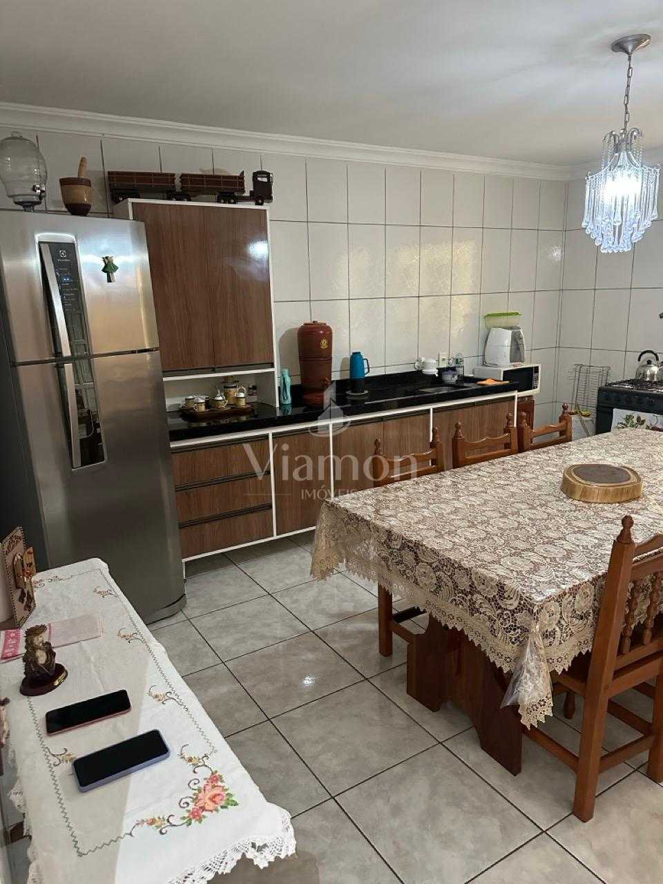 Sobrado à venda, 3 quartos, terreno de 160 m2, no Tatuquara, C...