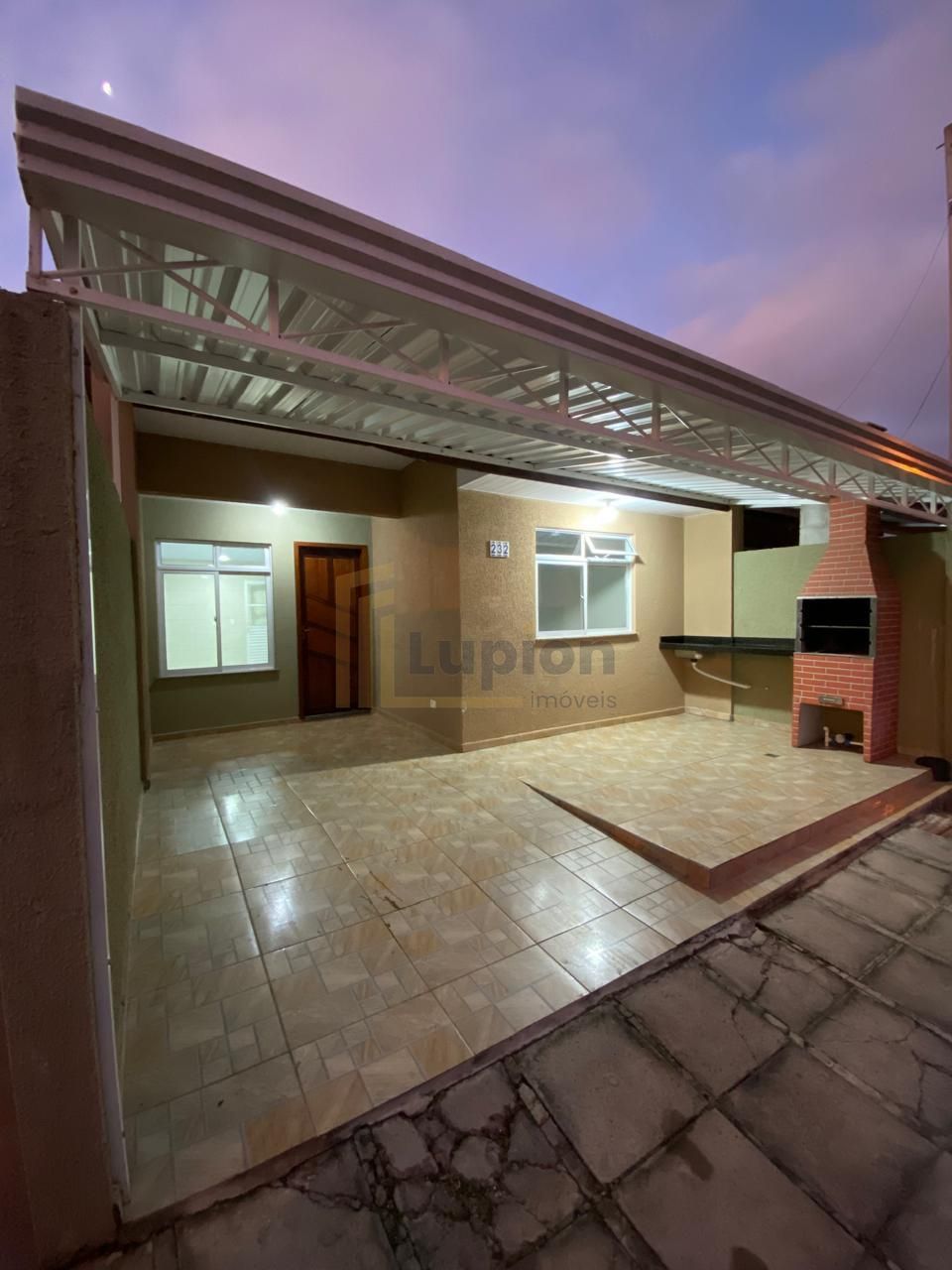 Casa 2 quartos com churrasqueira e garagem coberta no Estados,...