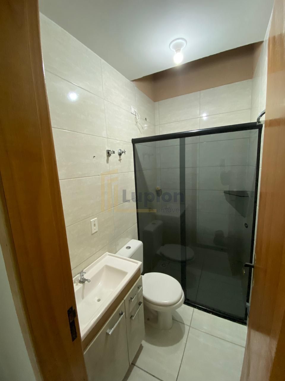 Casa 2 quartos com churrasqueira e garagem coberta no Estados,...