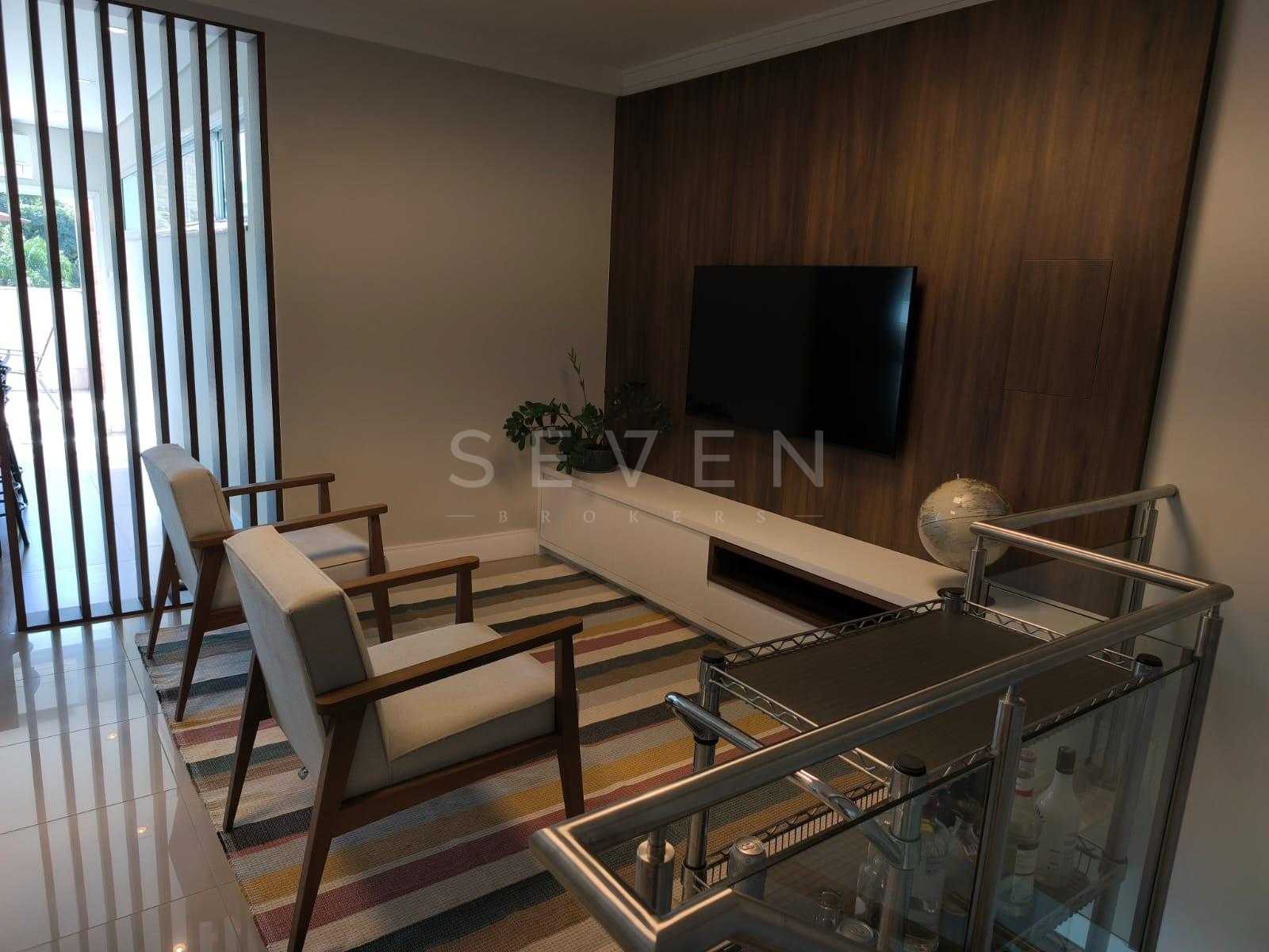 Cobertura duplex mobiliada com rooftop e espaço gourmet no Águ...