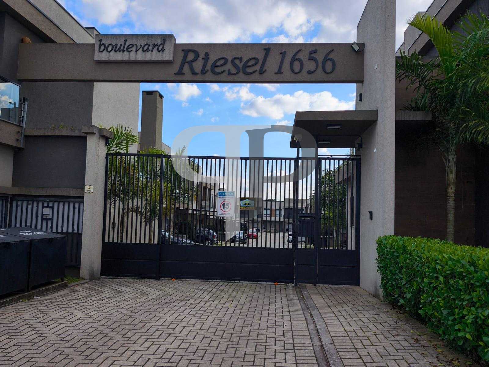 Sobrado à venda no Residencial Boulevard Riesel com suíte e cl...