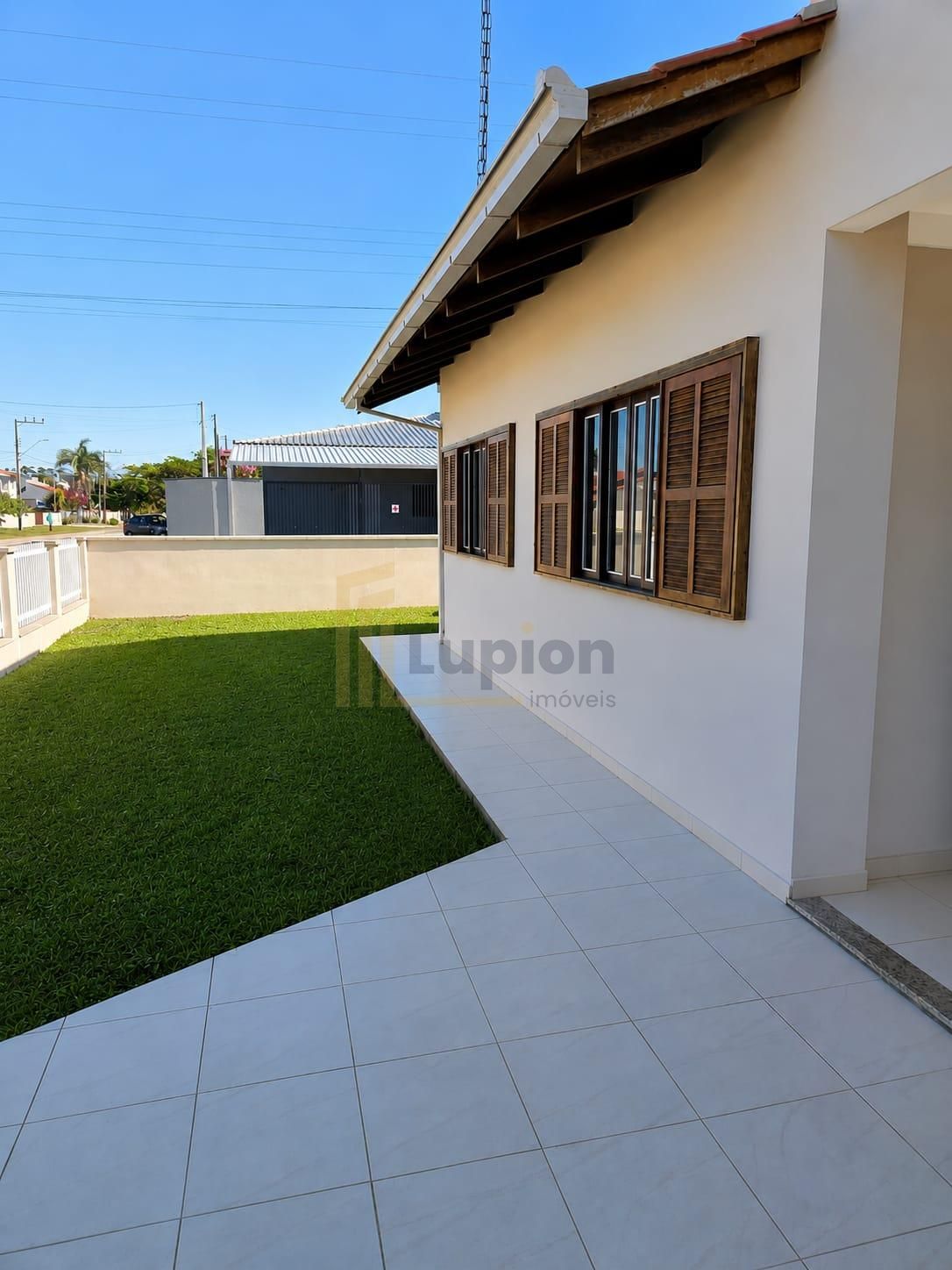 Casa à venda de 2 pavimentos com área gourmet, na Barra do Saí...