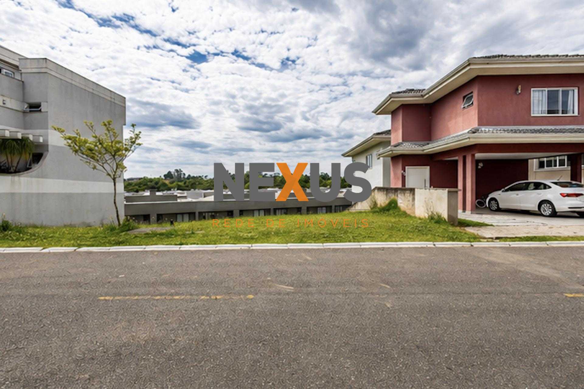 Terreno à venda, 303m² | Condomínio Clube no Atuba | Segurança...