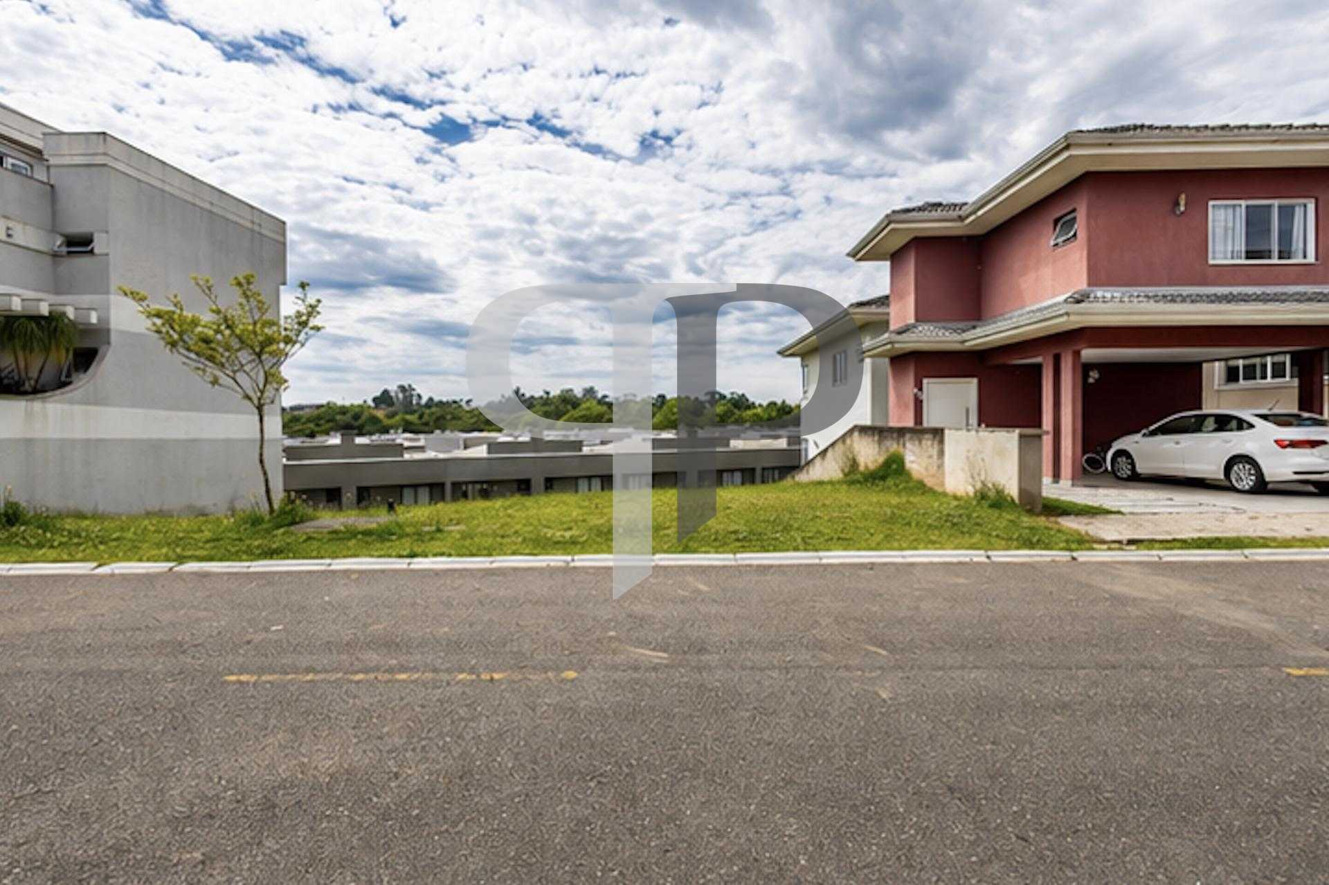Terreno à venda, 303m² | Condomínio Clube no Atuba | Segurança...