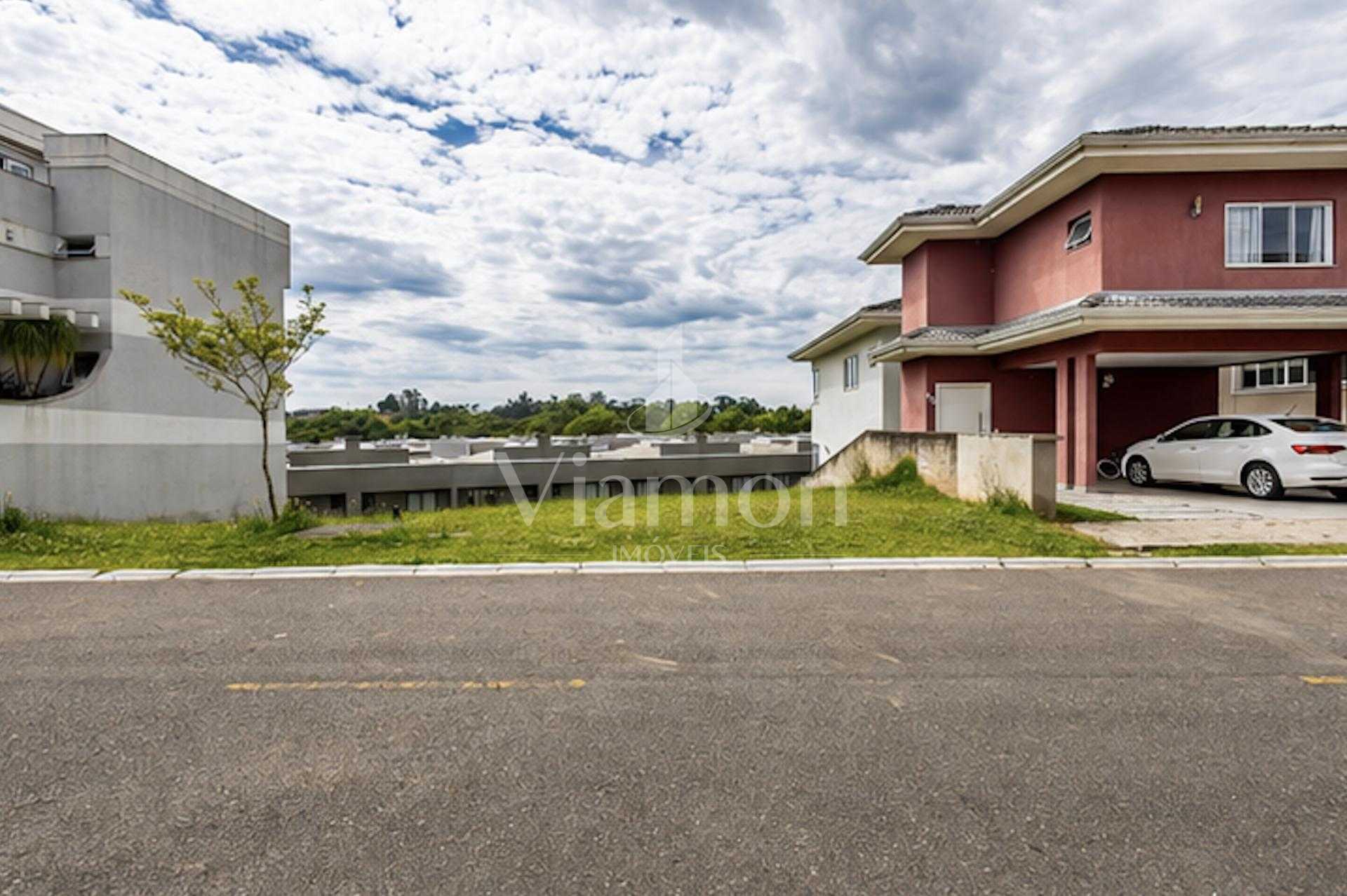 Terreno à venda, 303m² | Condomínio Clube no Atuba | Segurança...
