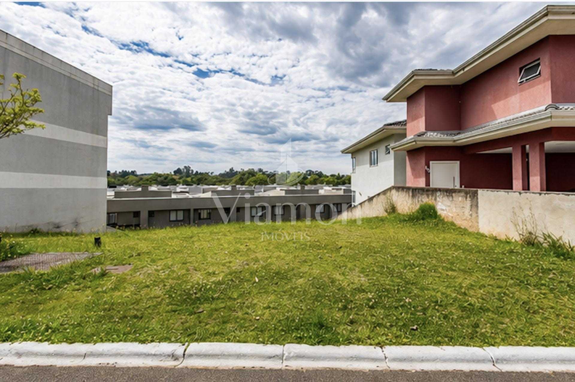 Terreno à venda, 303m² | Condomínio Clube no Atuba | Segurança...