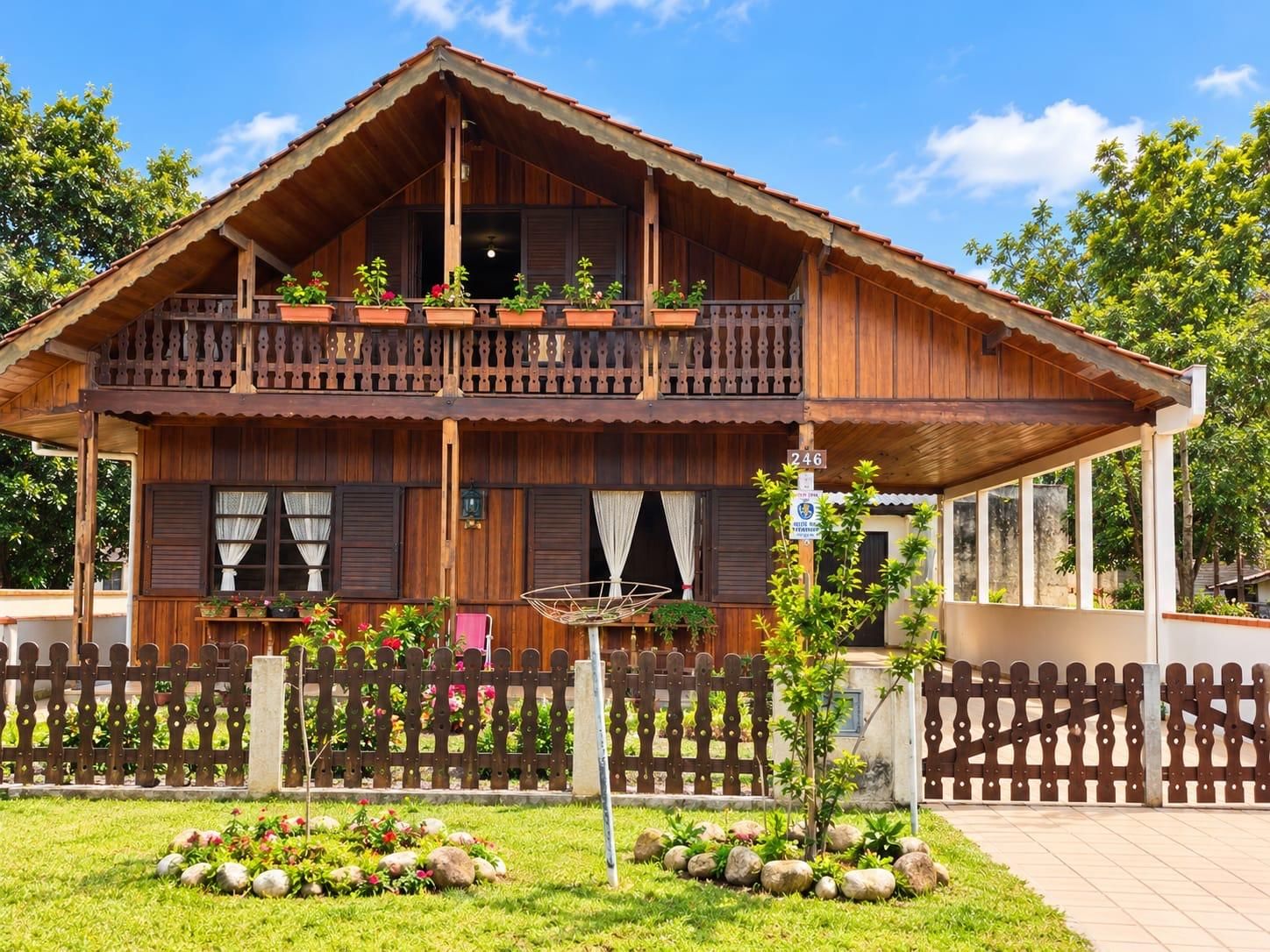 Casa à venda com 3 quartos a 150m da praia, em Barra do Saí, I...