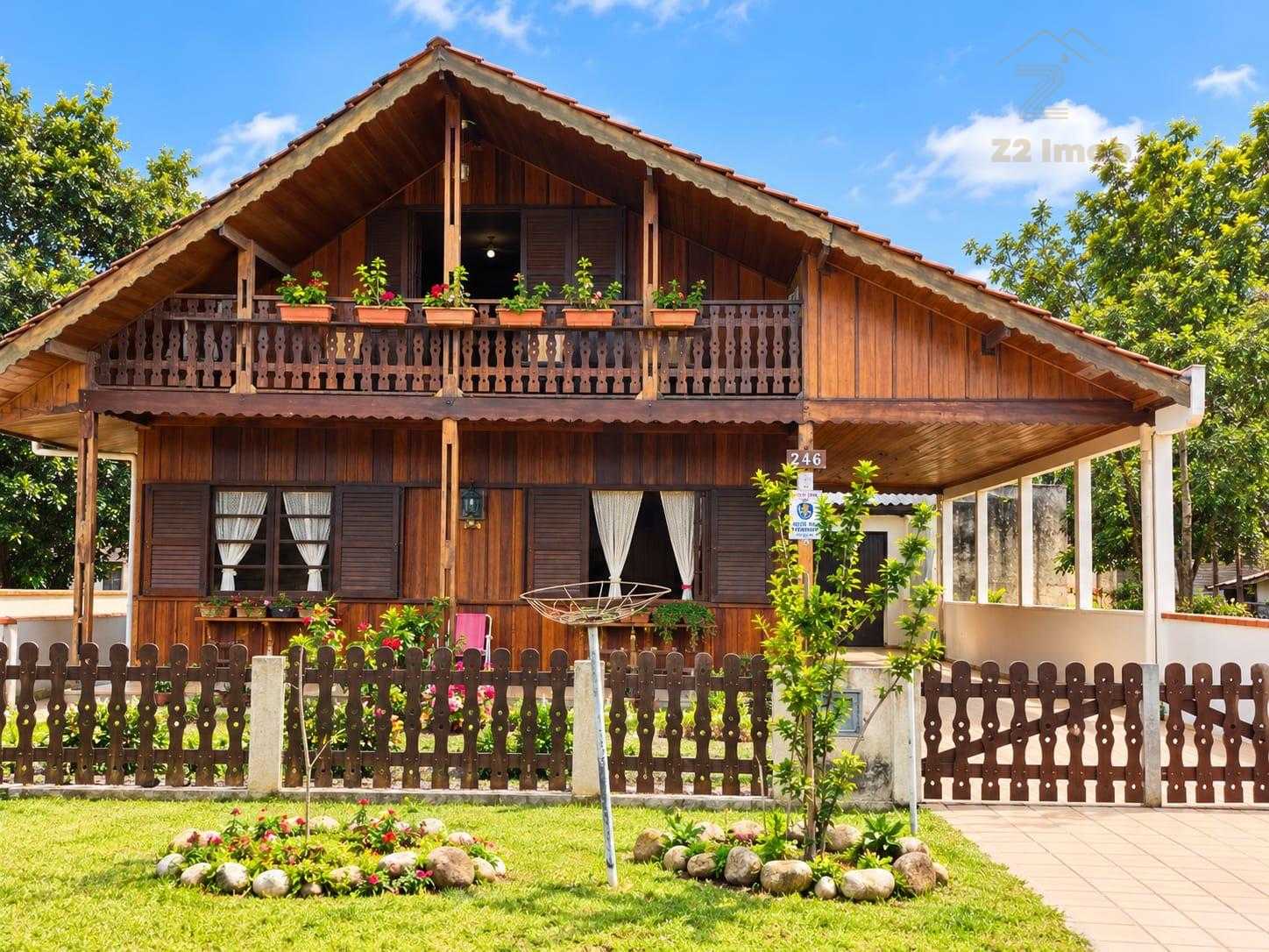 Casa à venda com 3 quartos a 150m da praia, em Barra do Saí, I...