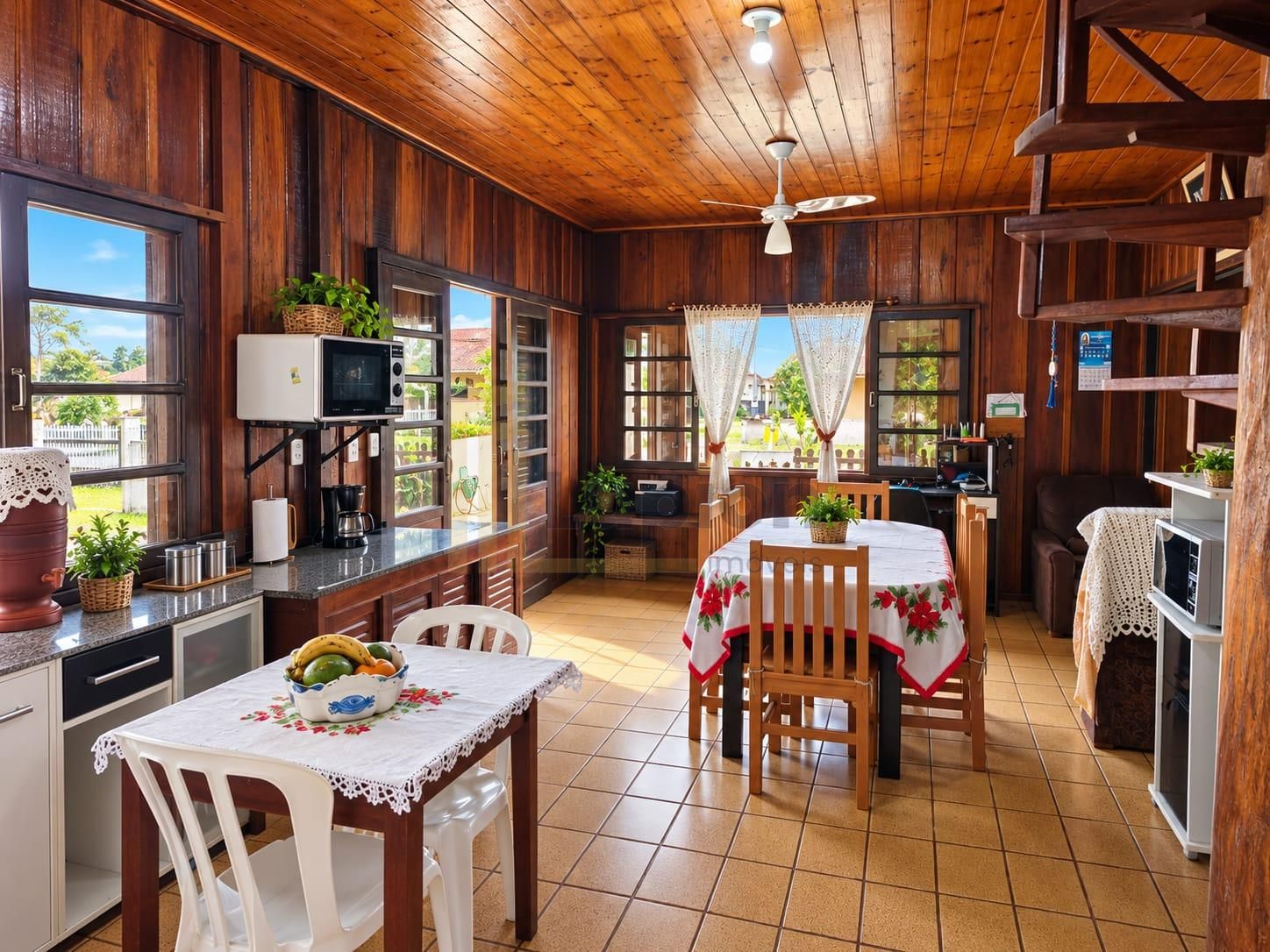 Casa à venda com 3 quartos a 150m da praia, em Barra do Saí, I...