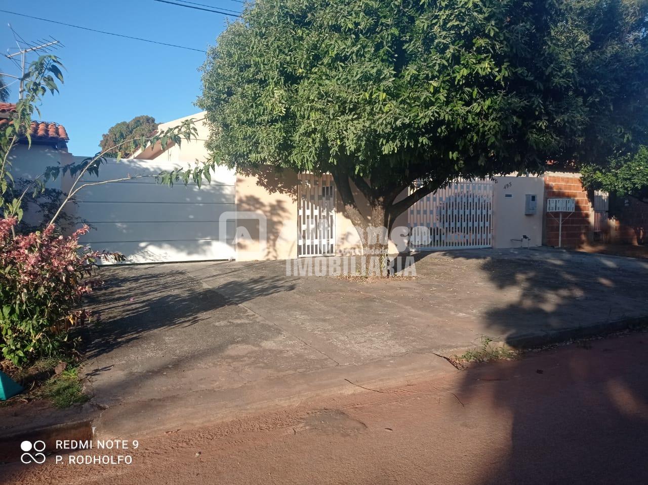 Casa com piscina no Bairro Jardim Padre Paulo - Cácerees-MT