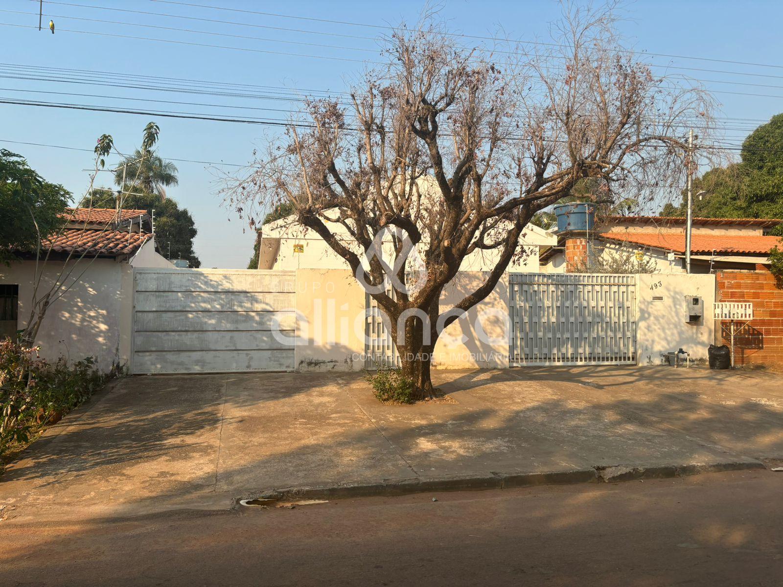 Casa com piscina no Bairro Jardim Padre Paulo - Cácerees-MT