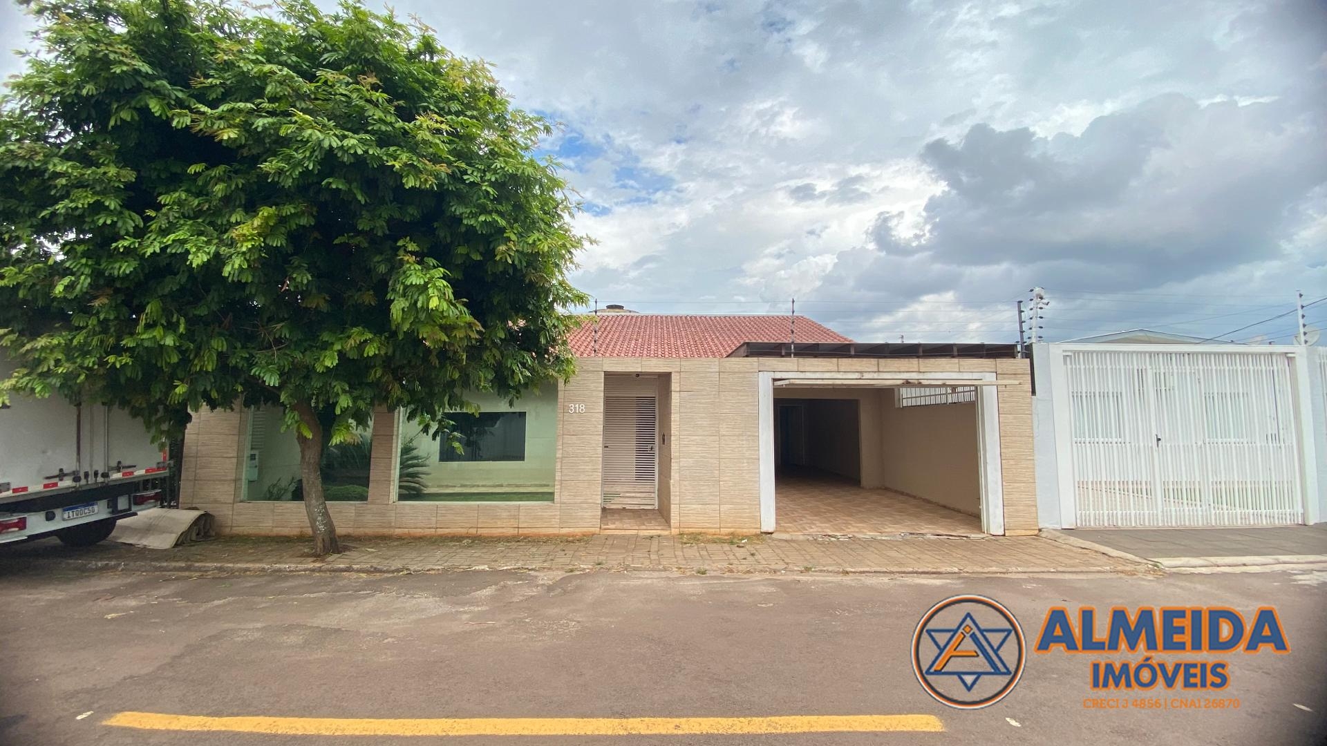 EXCELENTE CASA TÉRREA COM TERRENO INTEIRO NO BAIRRO PARQUE VERDE