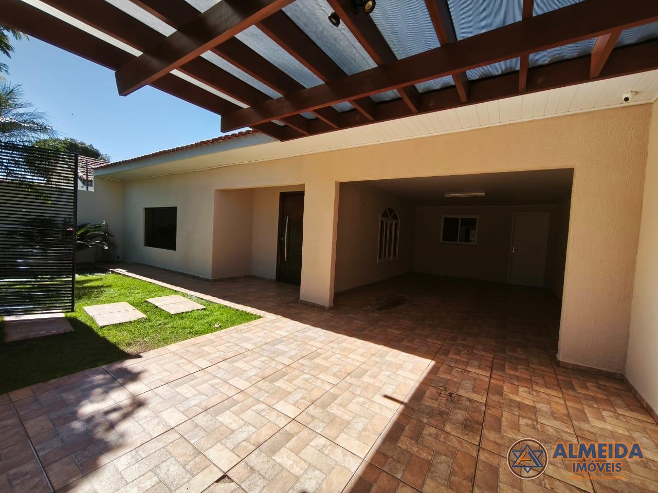 EXCELENTE CASA TÉRREA COM TERRENO INTEIRO NO BAIRRO PARQUE VERDE