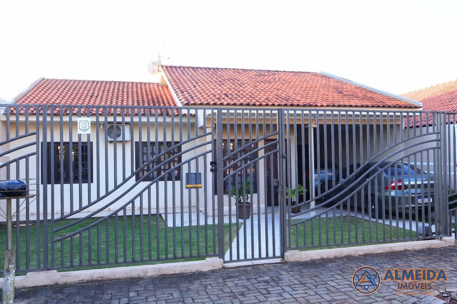 CASA SEMIMOBILIADA COM SOBRA DE TERRENO PARA VENDA RUA SOUZA N...
