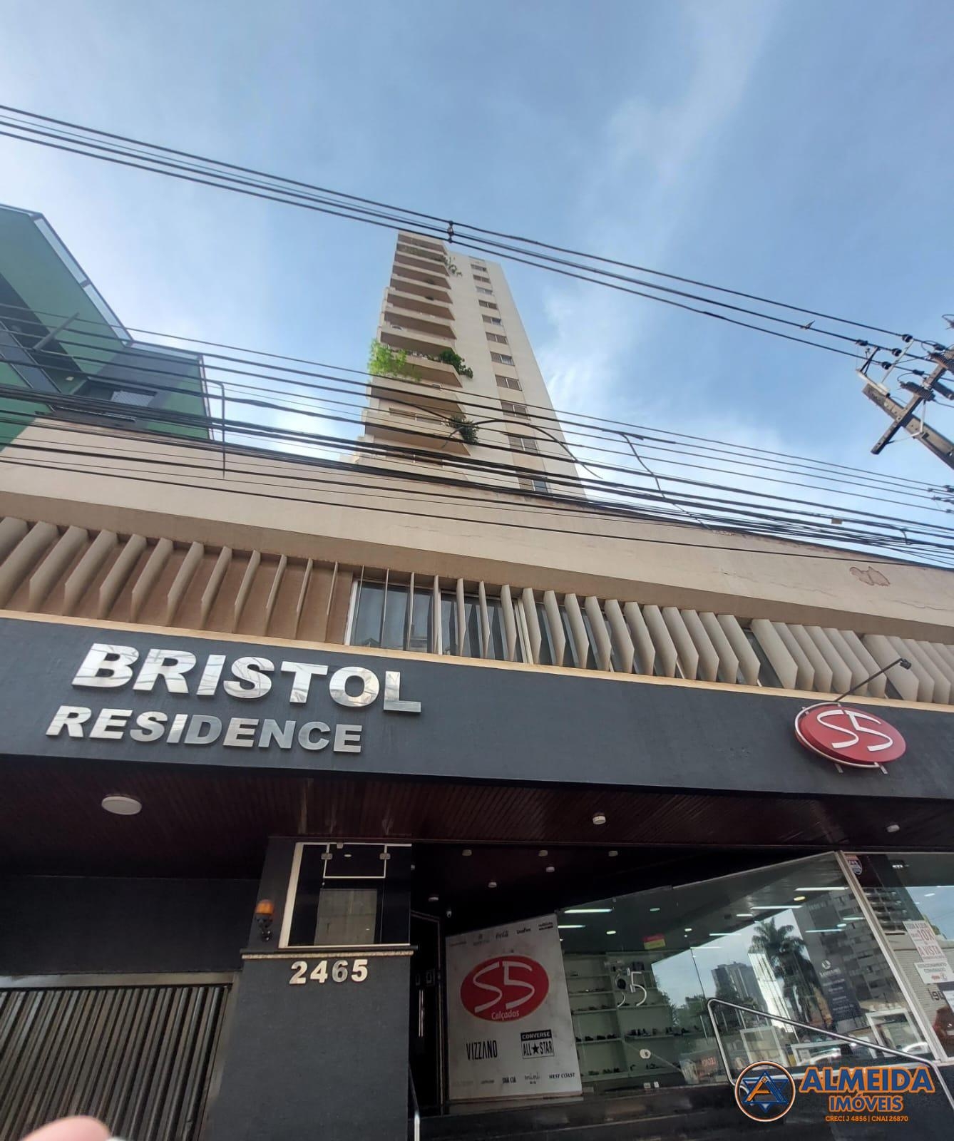 APARTAMENTO SEMIMOBILIADO NO EDIFÍCIO BRISTOL NO CENTRO DE CAS...