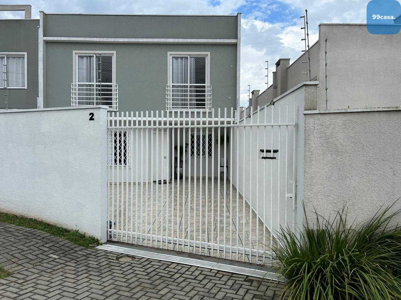 Lindo Sobrado contendo três dormitórios sendo uma suíte no Ube...