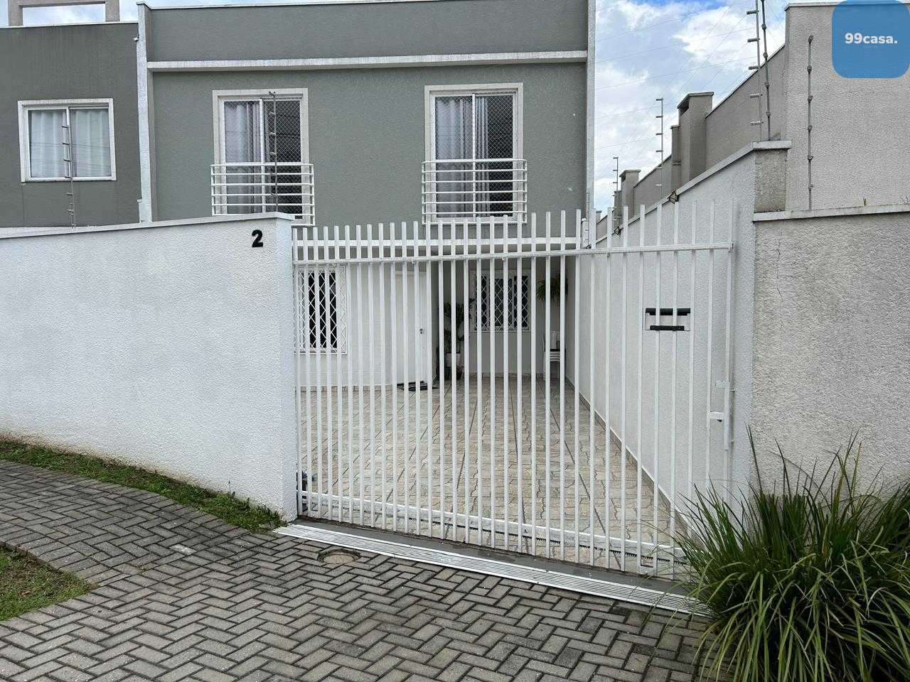 Lindo Sobrado contendo três dormitórios sendo uma suíte no Ube...