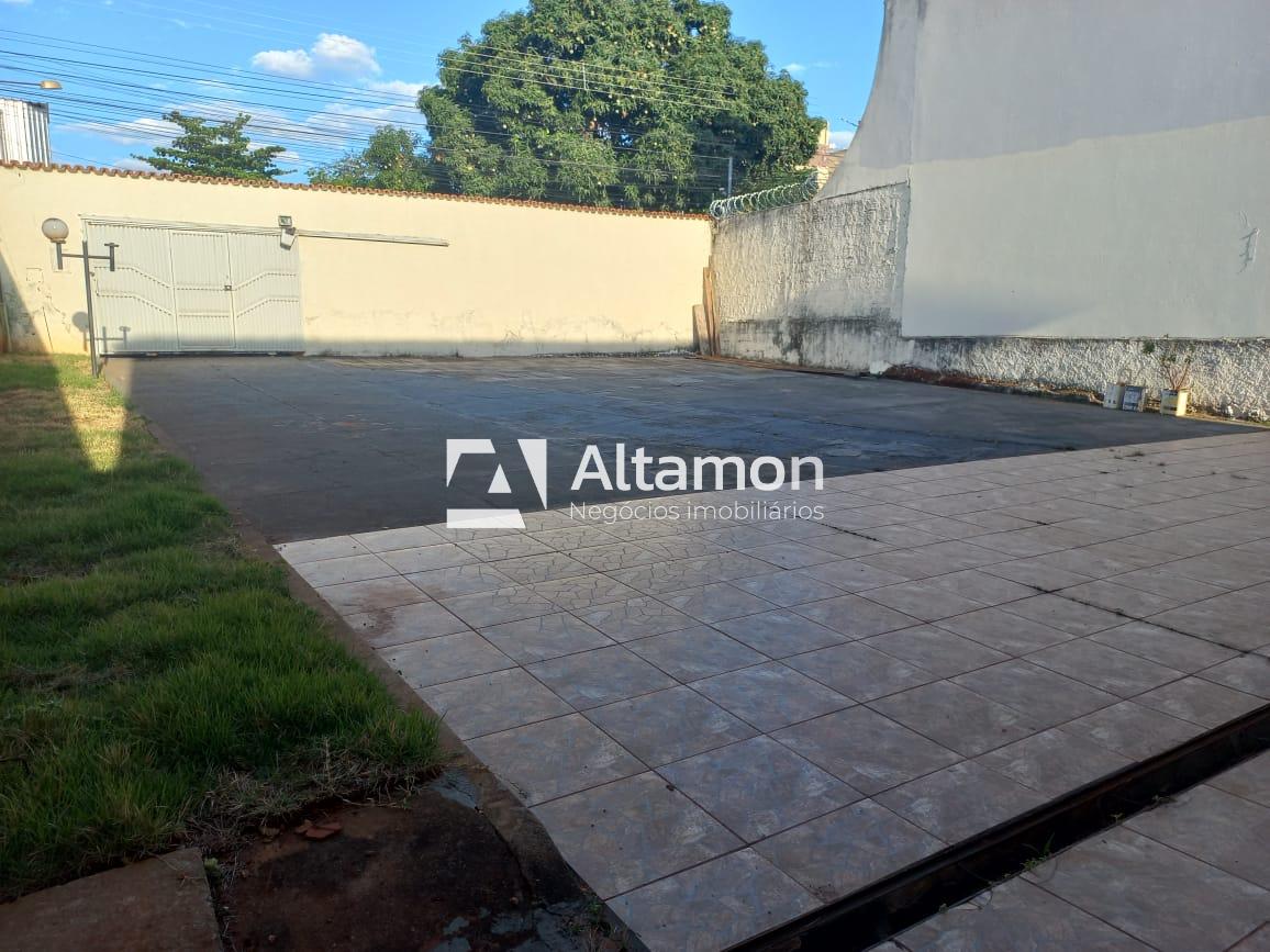 Sobrado à venda e aluguel com 3 quartos, 560m² - Foto 4