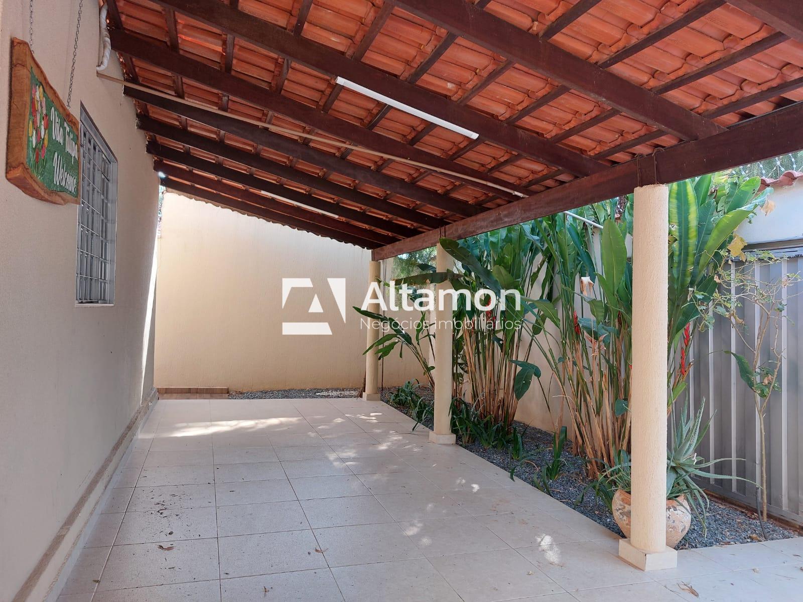 Casa à venda e aluguel com 3 quartos, 244m² - Foto 3