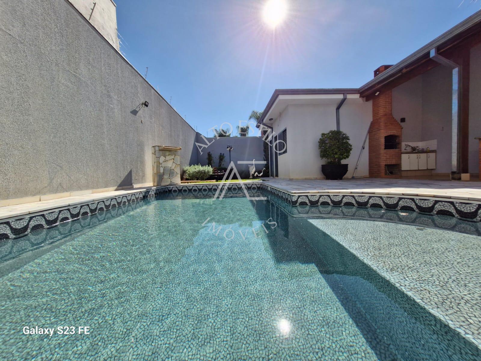 Casa Térrea, 4 Dormitórios c suíte, Piscina, Escritório, Bairr...